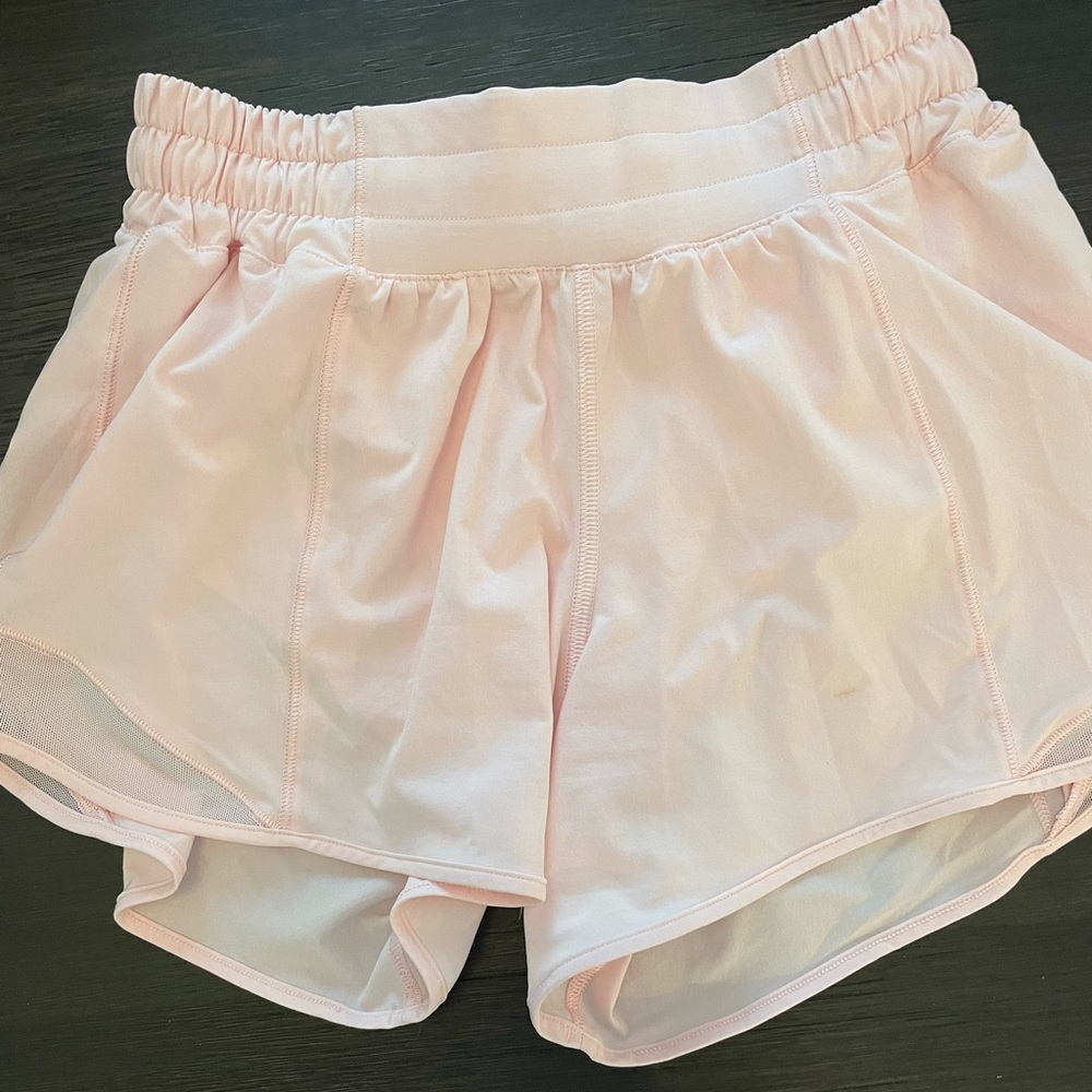 Lululemon hotty hot 4” size 2: strawberry milkshake